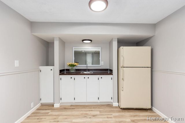 8116 Birchwood Avenue, Jenison, MI 49428