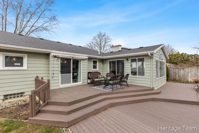 8116 Birchwood Avenue, Jenison, MI 49428