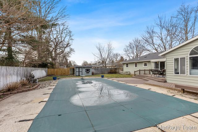 8116 Birchwood Avenue, Jenison, MI 49428