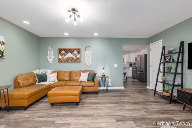 8116 Birchwood Avenue, Jenison, MI 49428