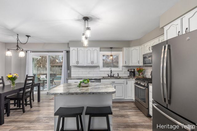 8116 Birchwood Avenue, Jenison, MI 49428