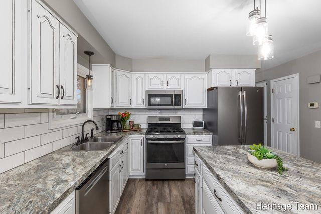 8116 Birchwood Avenue, Jenison, MI 49428