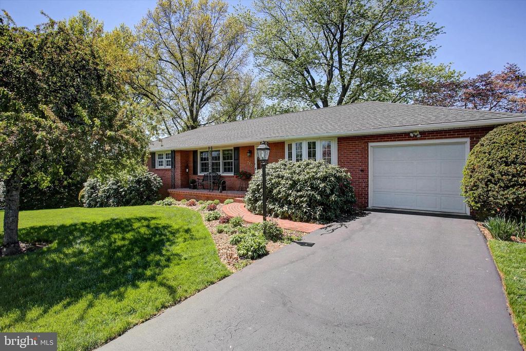 770 JOY DR, Greencastle, PA 17225
