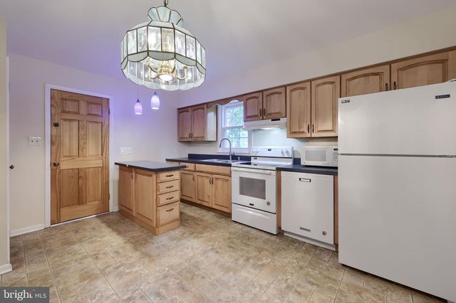 1 ARDMORE DR, Hummelstown, PA 17036