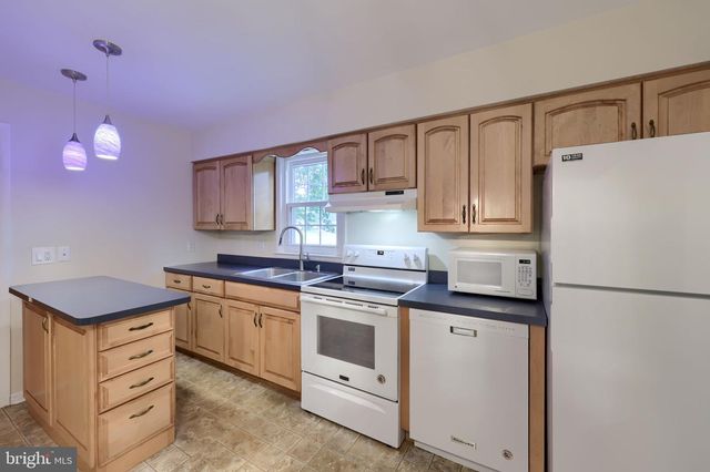 1 ARDMORE DR, Hummelstown, PA 17036