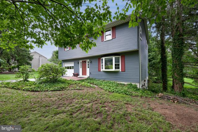 1 ARDMORE DR, Hummelstown, PA 17036