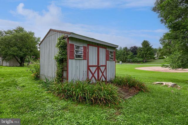 1 ARDMORE DR, Hummelstown, PA 17036