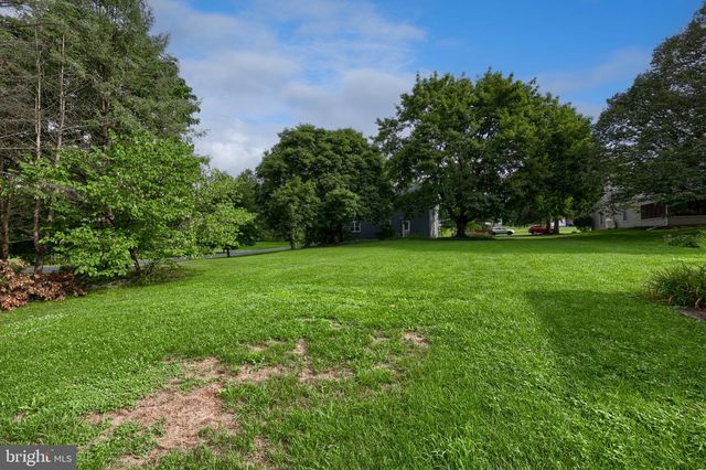 1 ARDMORE DR, Hummelstown, PA 17036