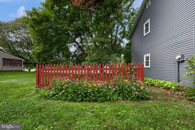 1 ARDMORE DR, Hummelstown, PA 17036