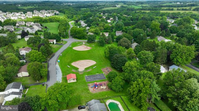 1 ARDMORE DR, Hummelstown, PA 17036