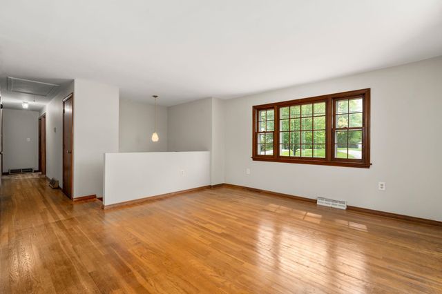 87 Belmont Drive, Merrimack, NH 03054