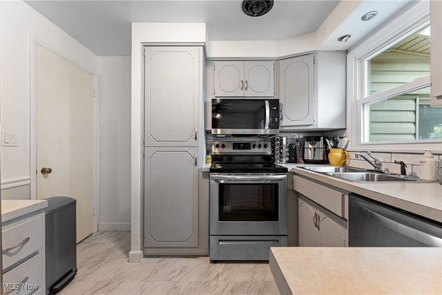 2866 Peacock Drive, Youngstown, OH 44511