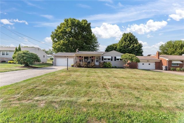 2866 Peacock Drive, Youngstown, OH 44511