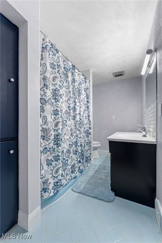 2866 Peacock Drive, Youngstown, OH 44511