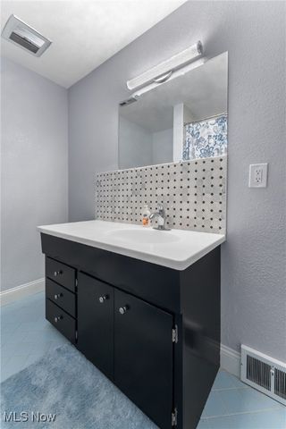 2866 Peacock Drive, Youngstown, OH 44511