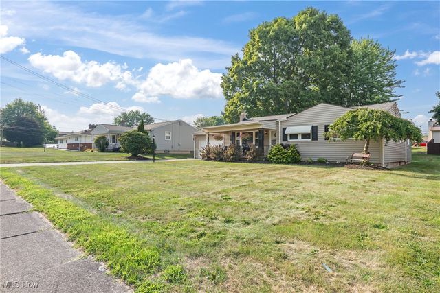 2866 Peacock Drive, Youngstown, OH 44511