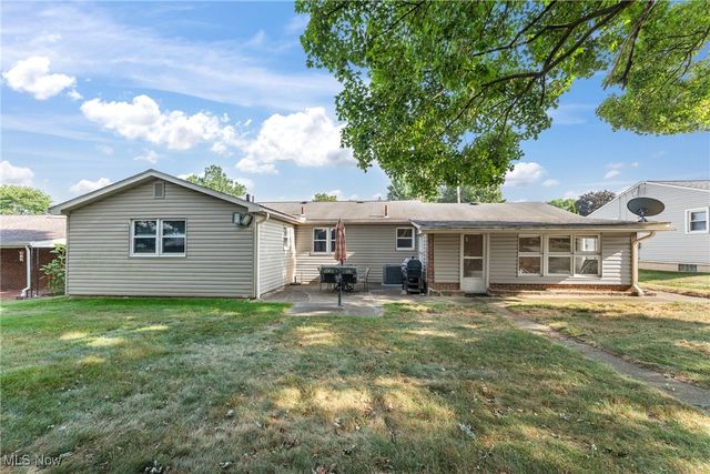 2866 Peacock Drive, Youngstown, OH 44511