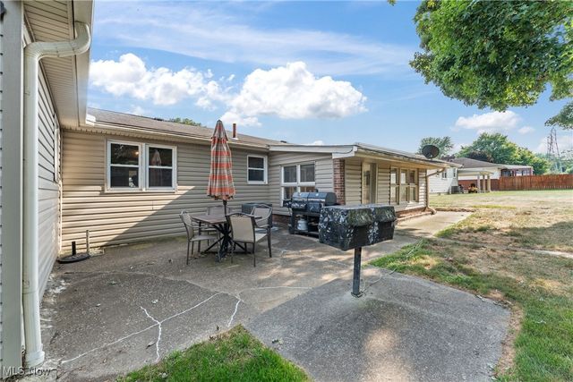 2866 Peacock Drive, Youngstown, OH 44511