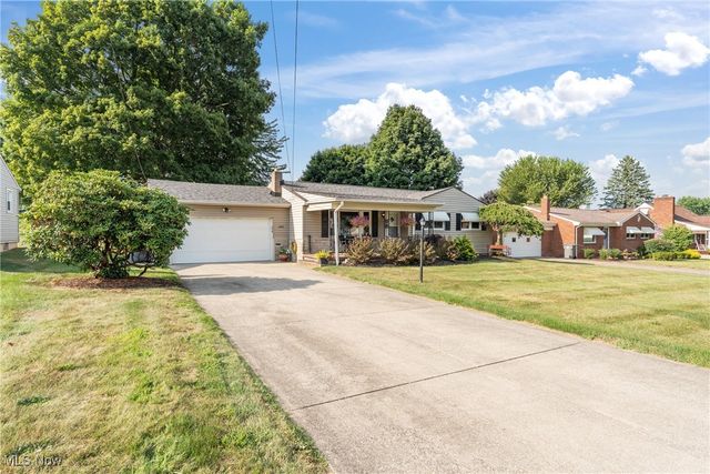 2866 Peacock Drive, Youngstown, OH 44511