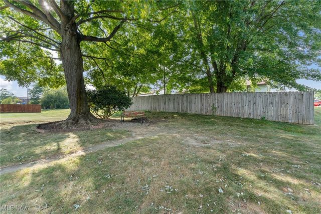 2866 Peacock Drive, Youngstown, OH 44511