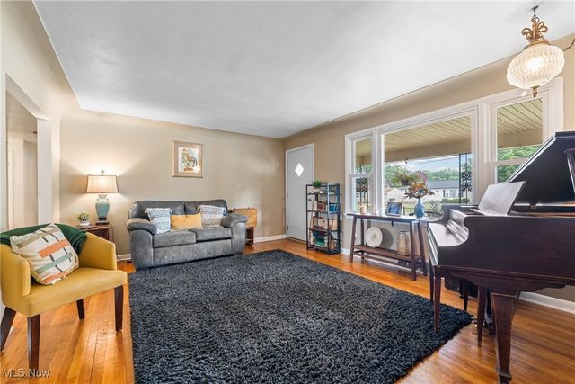 2866 Peacock Drive, Youngstown, OH 44511