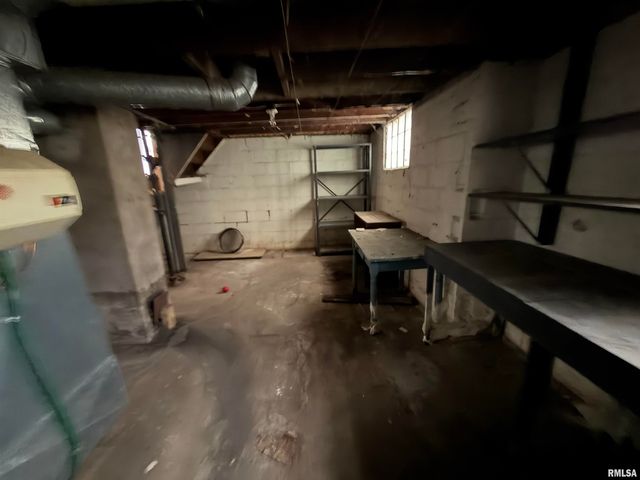 1402 28TH Avenue, Moline, IL 61265