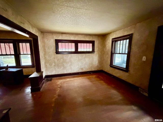 1402 28TH Avenue, Moline, IL 61265