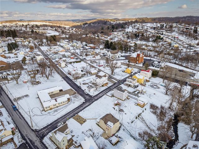 1011 Franklin St, Penn Twp, PA 15636