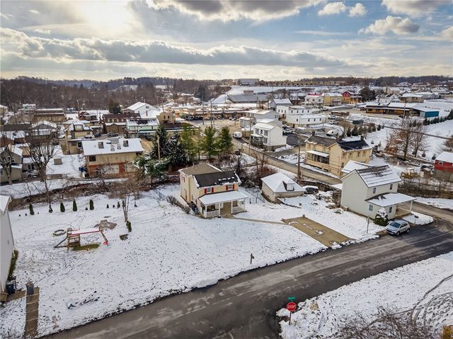 1011 Franklin St, Penn Twp, PA 15636