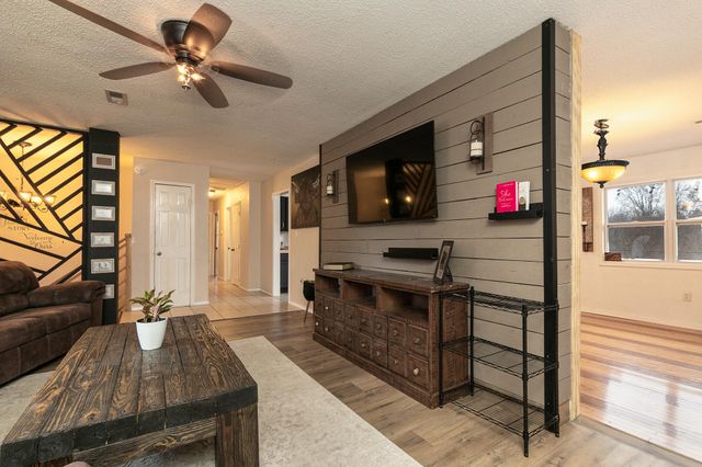 1796 N 17th Street, Ozark, MO 65721