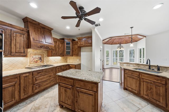 847 VZ County Road 2213, Canton, TX 75103