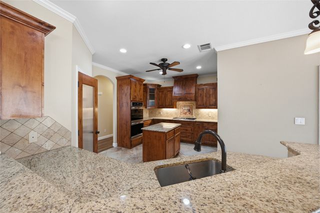 847 VZ County Road 2213, Canton, TX 75103