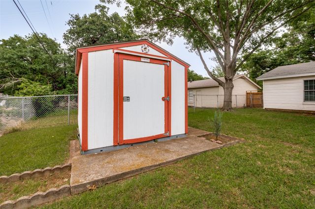 209 Helen Drive, Arlington, TX 76011