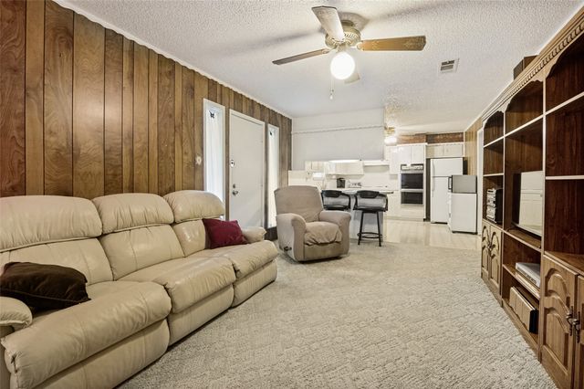 209 Helen Drive, Arlington, TX 76011