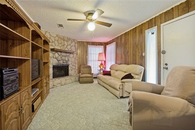 209 Helen Drive, Arlington, TX 76011