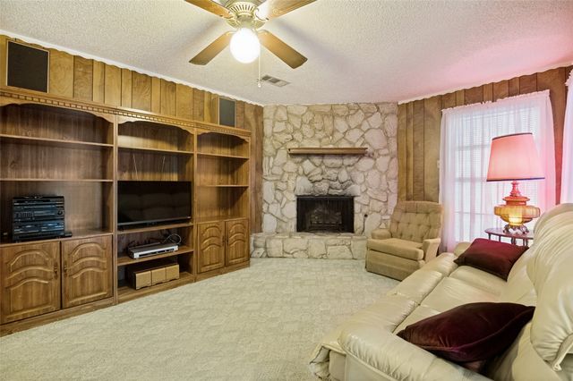 209 Helen Drive, Arlington, TX 76011