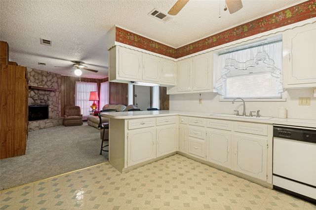 209 Helen Drive, Arlington, TX 76011