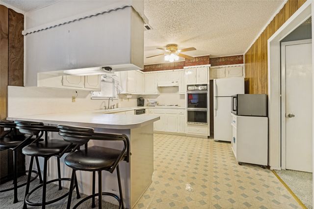 209 Helen Drive, Arlington, TX 76011