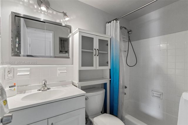 801 Atlantic Shores Blvd 106, Hallandale Beach, FL 33009