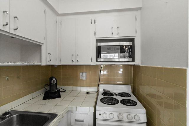 801 Atlantic Shores Blvd 106, Hallandale Beach, FL 33009