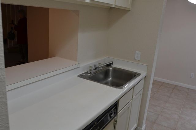 6111 Beverly Hill Street 43, Houston, TX 77057