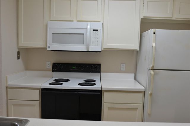 6111 Beverly Hill Street 43, Houston, TX 77057