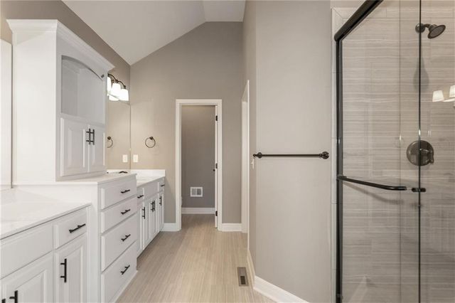 8912 N Monroe Avenue, Kansas City, MO 64156