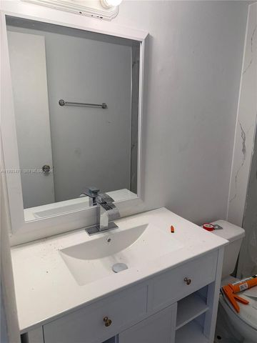 486 NW 165th St Rd B-506, Miami, FL 33169