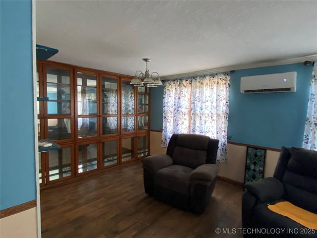208 SW 5th, Kingston, OK 73439