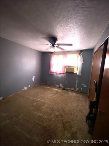 208 SW 5th, Kingston, OK 73439