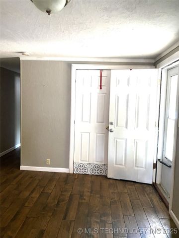 208 SW 5th, Kingston, OK 73439