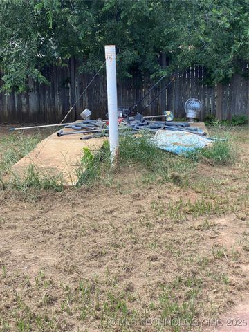 208 SW 5th, Kingston, OK 73439