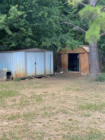 208 SW 5th, Kingston, OK 73439