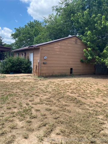 208 SW 5th, Kingston, OK 73439